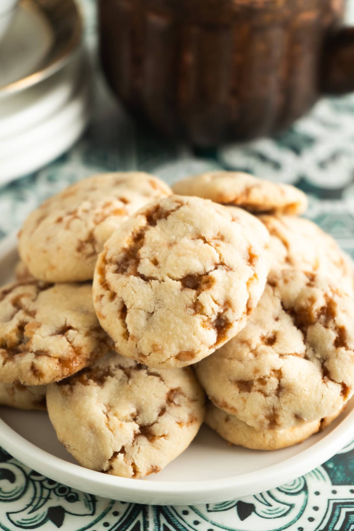 Close up of a plate of meltaway skor cookies.