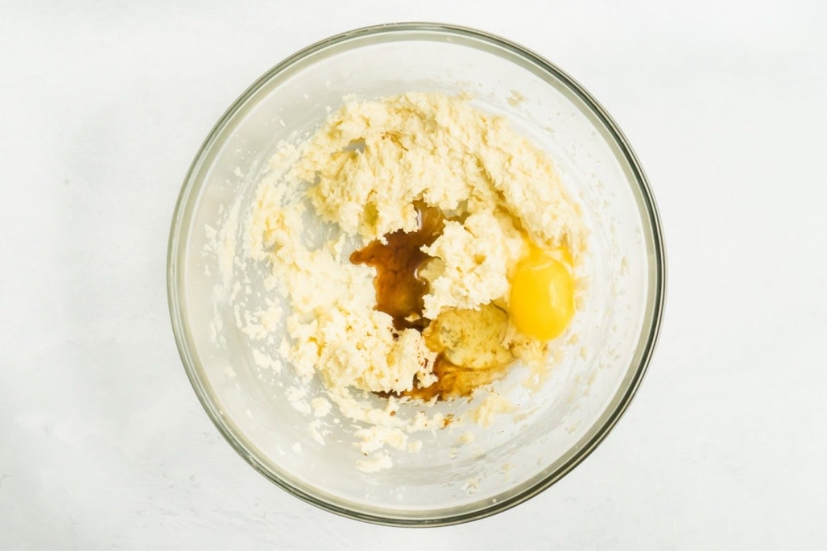 A bowl with whipped butter, sugar, vanilla and egg.