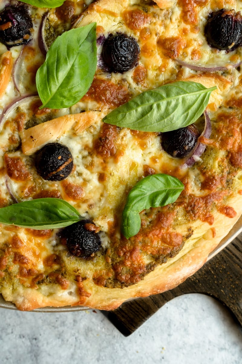 Chicken Pesto Pizza With Black Grapes The Delicious Spoon