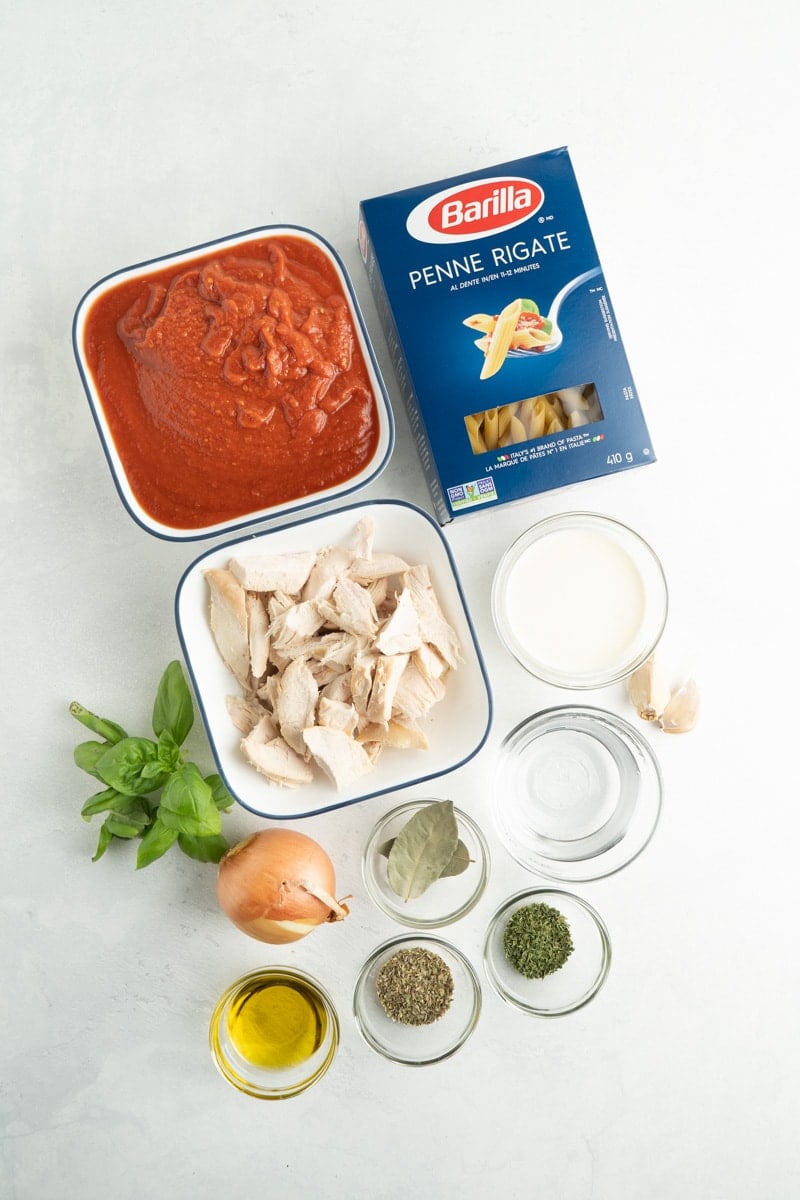 Ingredients for the best chicken penne alla vodka.