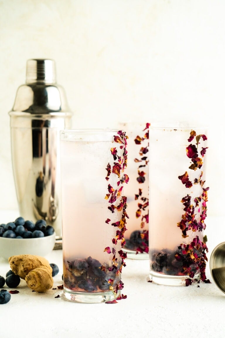 Easy and Refreshing Blueberry Smash Cocktail