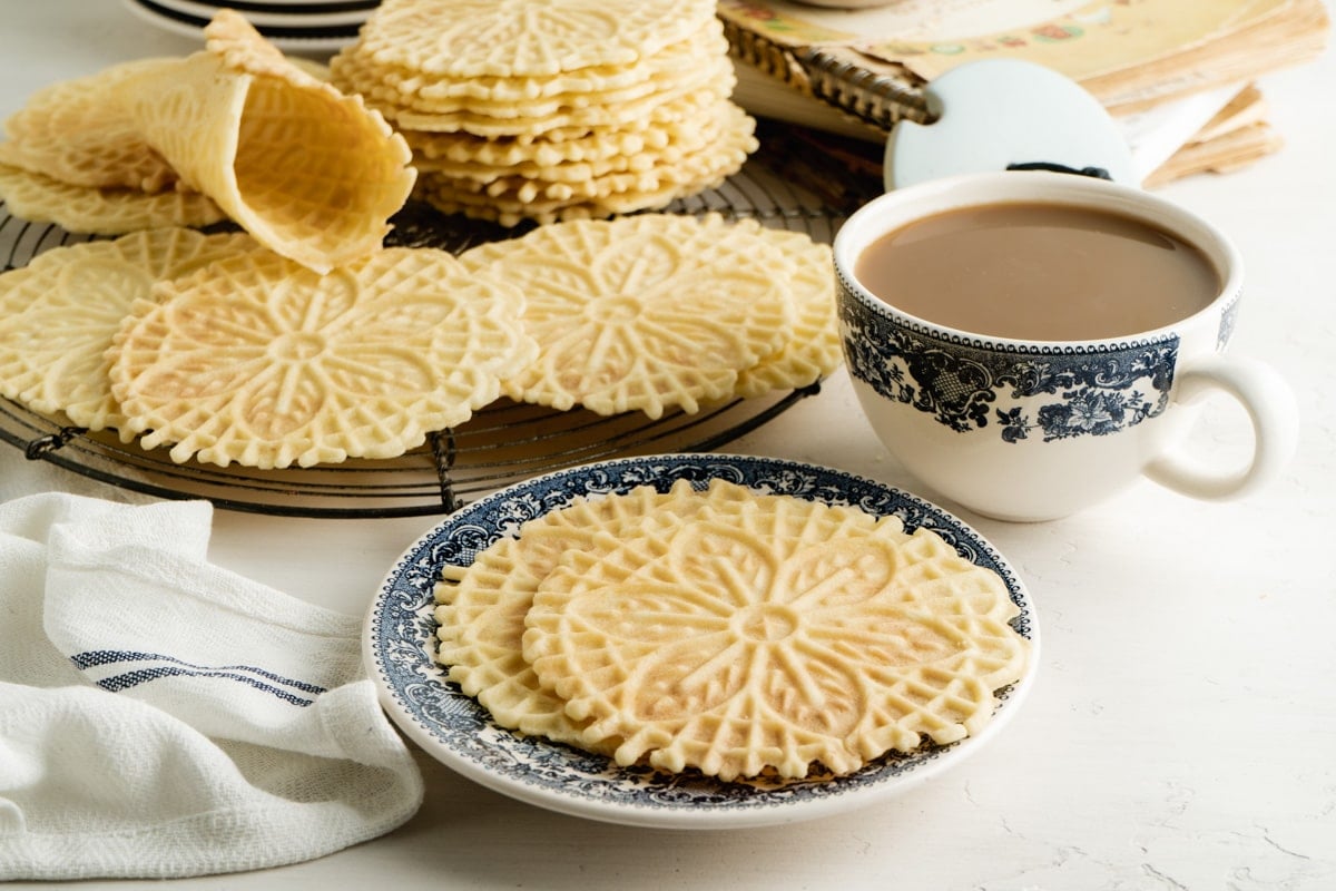 Italian Pizzelle Cookie Recipe (Just 7 Ingredients!)
