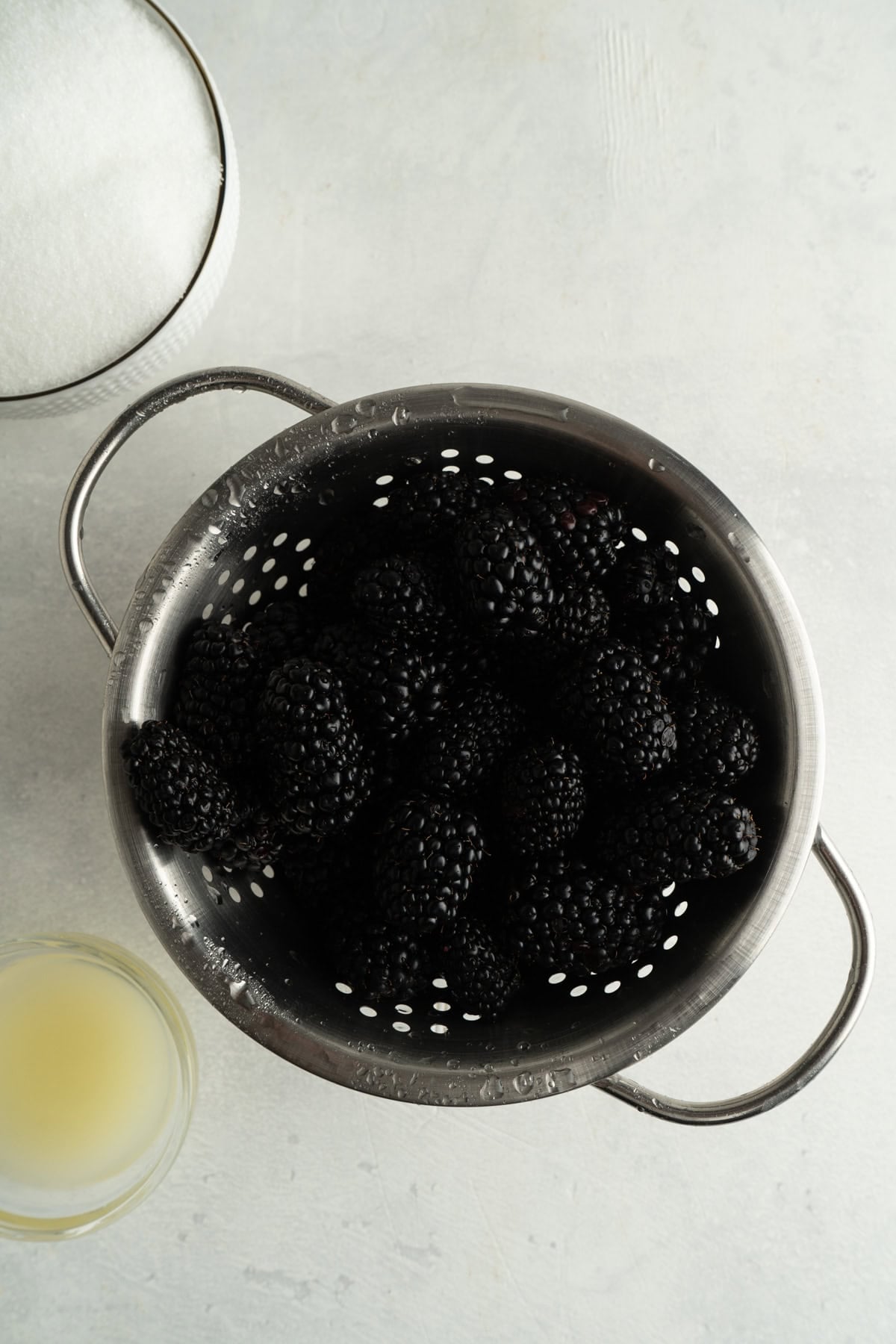 Rinsed blackberries in a colladar.
