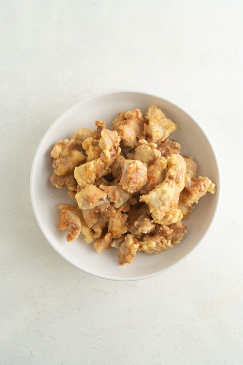 A bowl of crispy fried chicken pieces.