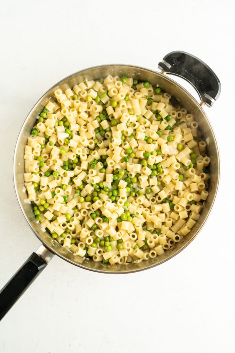 A pot of peas and pasta.