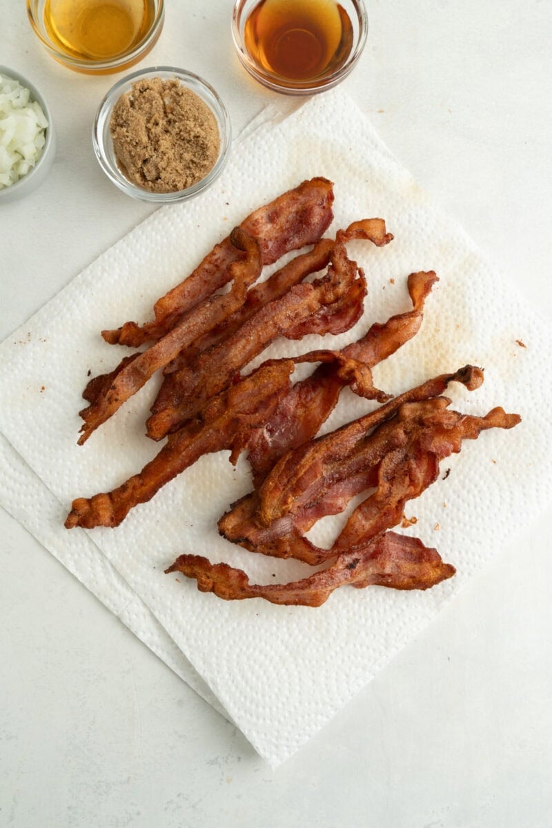 Cooked bacon on a paper towel.